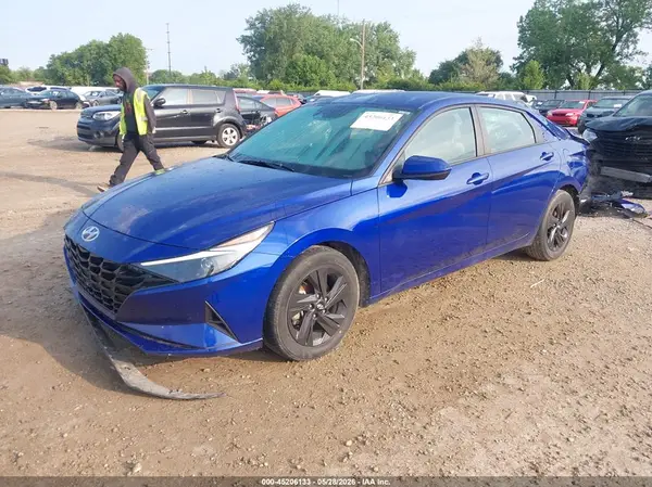 KMHLM4AJ3NU013174 2022 HYUNDAI ELANTRA - Image 2