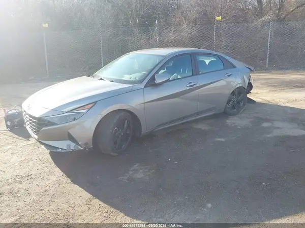 KMHLM4AJ3NU023817 2022 HYUNDAI ELANTRA - Image 2