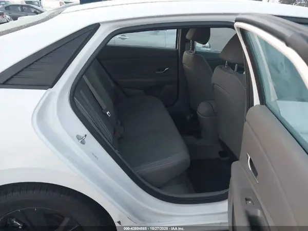 KMHLM4AJ3PU067366 2023 HYUNDAI ELANTRA - Image 8