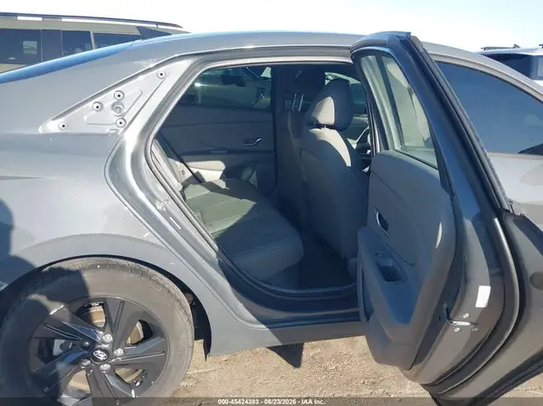 KMHLM4AJ3PU074172 2023 HYUNDAI ELANTRA - Image 8