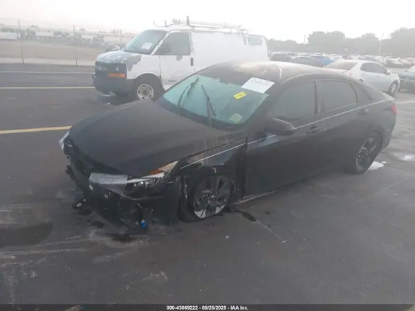 KMHLM4AJ4NU014799 2022 HYUNDAI ELANTRA - Image 2