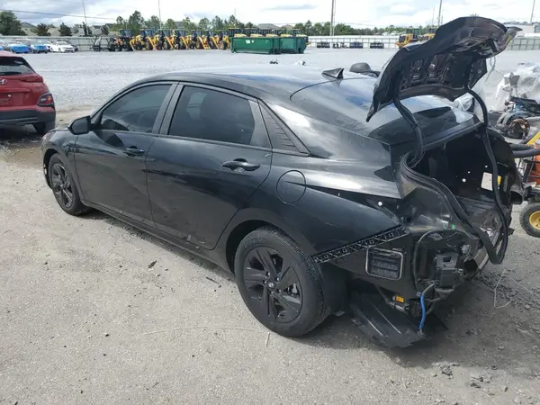 KMHLM4AJ4NU019811 2022 HYUNDAI ELANTRA - Image 2