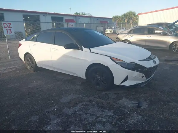 KMHLM4AJ4NU023857 2022 HYUNDAI ELANTRA - Image 1