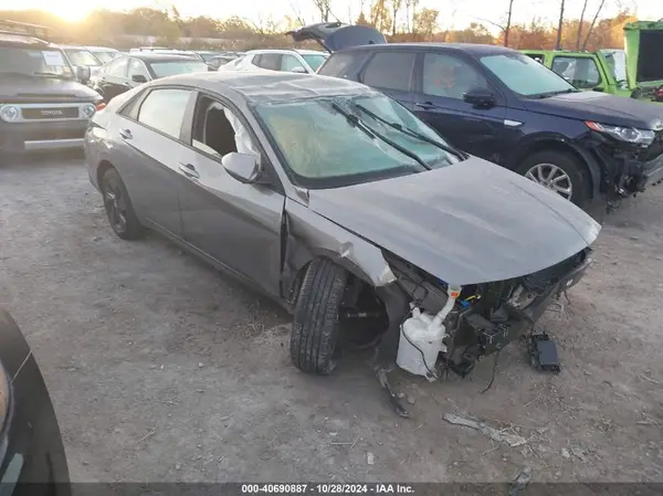 KMHLM4AJ4NU027956 2022 HYUNDAI ELANTRA - Image 1