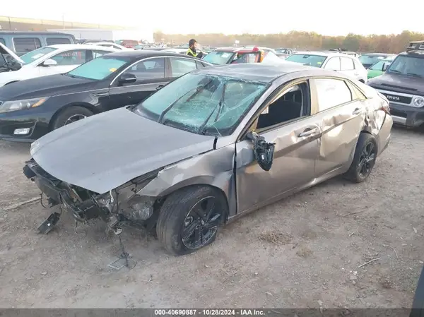 KMHLM4AJ4NU027956 2022 HYUNDAI ELANTRA - Image 2