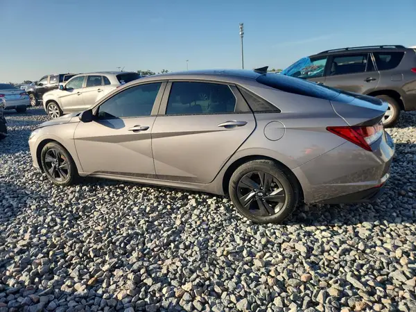 KMHLM4AJ4NU028394 2022 HYUNDAI ELANTRA - Image 2