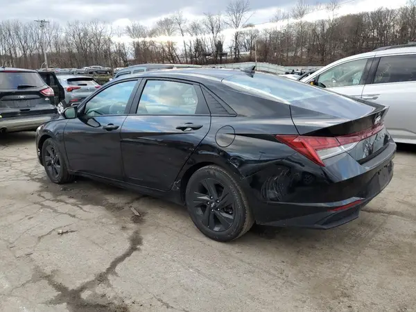 KMHLM4AJ4NU028458 2022 HYUNDAI ELANTRA - Image 2