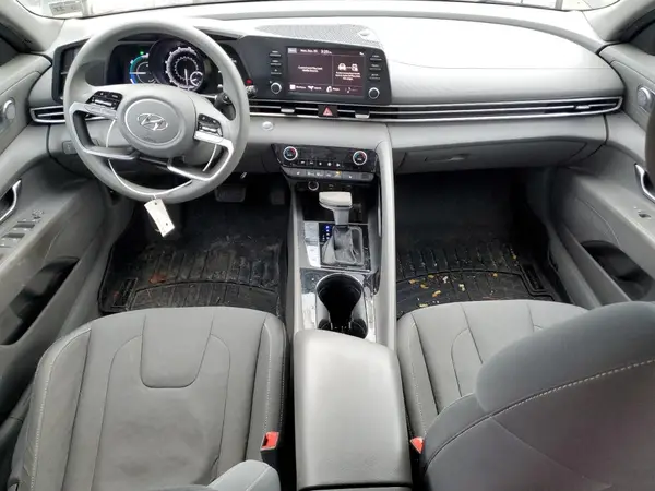 KMHLM4AJ4NU028458 2022 HYUNDAI ELANTRA - Image 8