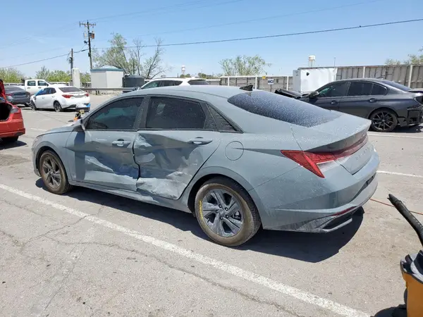 KMHLM4AJ4NU028623 2022 HYUNDAI ELANTRA - Image 2