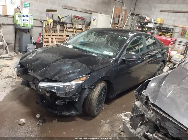 KMHLM4AJ4PU041360 2023 HYUNDAI ELANTRA - Image 2