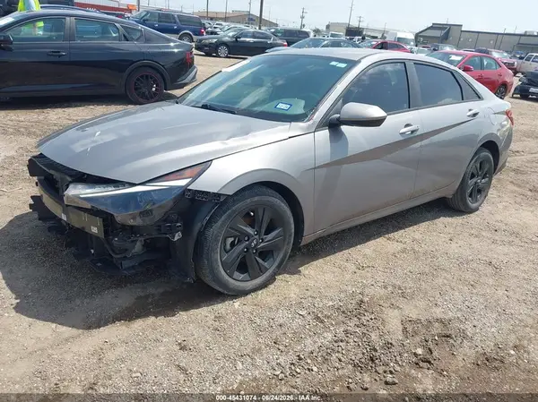 KMHLM4AJ4PU047756 2023 HYUNDAI ELANTRA - Image 2