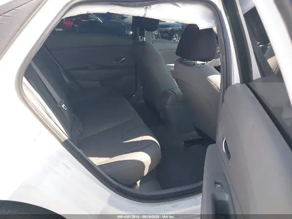 KMHLM4AJ4PU054917 2023 HYUNDAI ELANTRA - Image 8