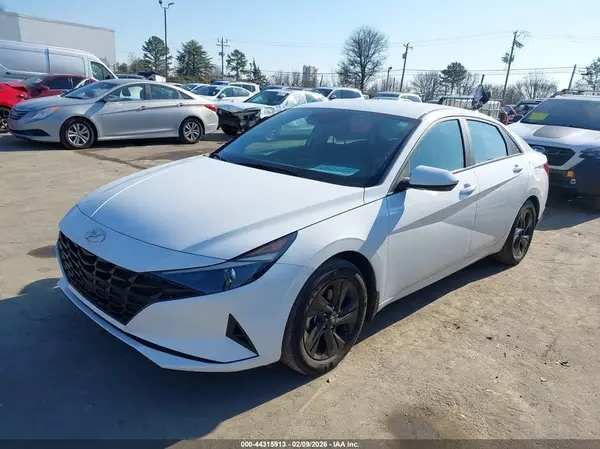 KMHLM4AJ4PU071460 2023 HYUNDAI ELANTRA - Image 2