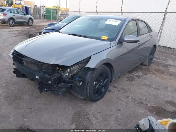 KMHLM4AJ5NU031451 2022 HYUNDAI ELANTRA - Image 2