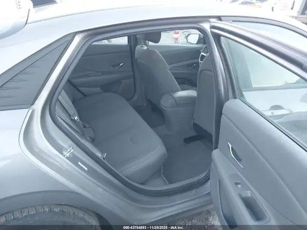KMHLM4AJ5NU031451 2022 HYUNDAI ELANTRA - Image 8