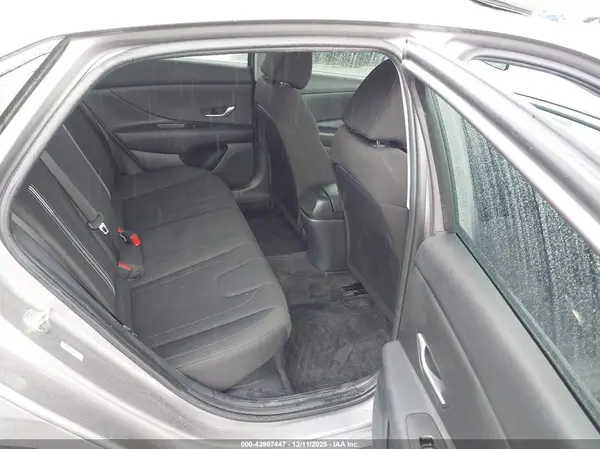 KMHLM4AJ5NU031787 2022 HYUNDAI ELANTRA - Image 8