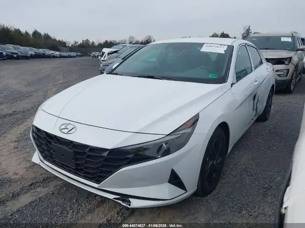 KMHLM4AJ5PU045093 2023 HYUNDAI ELANTRA - Image 2