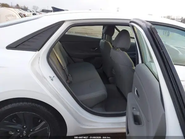 KMHLM4AJ5PU045093 2023 HYUNDAI ELANTRA - Image 8
