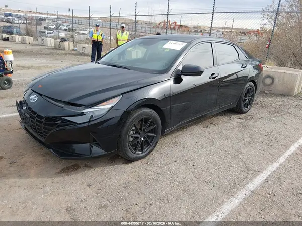KMHLM4AJ5PU073783 2023 HYUNDAI ELANTRA - Image 2