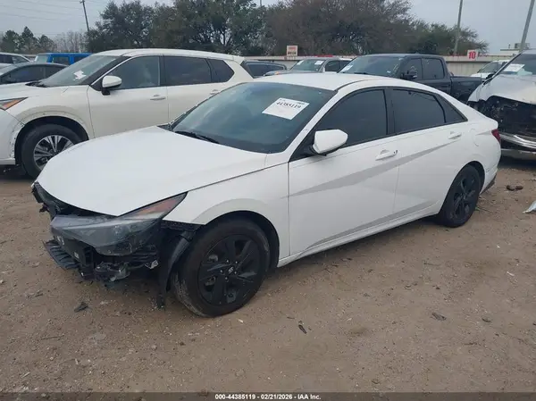 KMHLM4AJ5PU091281 2023 HYUNDAI ELANTRA - Image 2