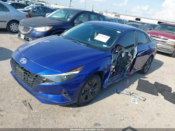 KMHLM4AJ6NU027733 2022 HYUNDAI ELANTRA - Image 2