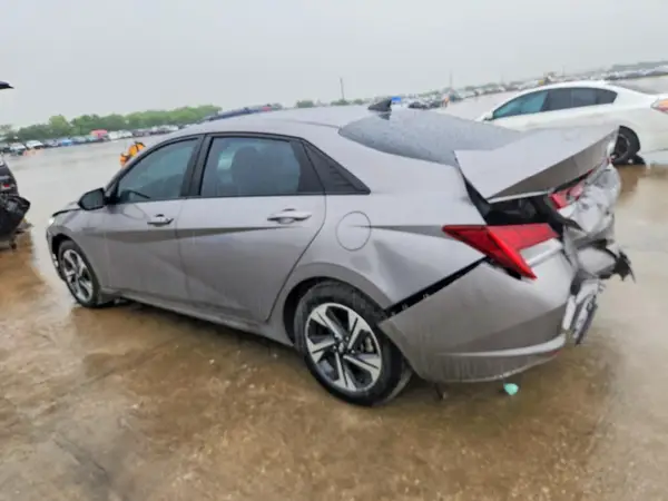 KMHLM4AJ6NU028803 2022 HYUNDAI ELANTRA - Image 2