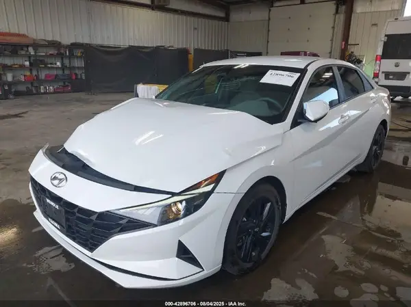 KMHLM4AJ6PU033566 2023 HYUNDAI ELANTRA - Image 2