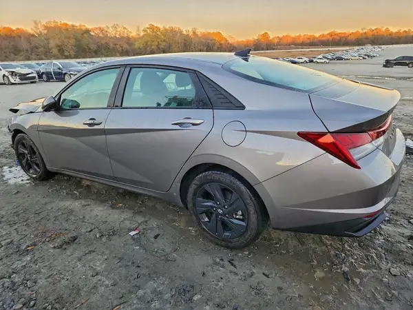 KMHLM4AJ7NU013601 2022 HYUNDAI ELANTRA - Image 2