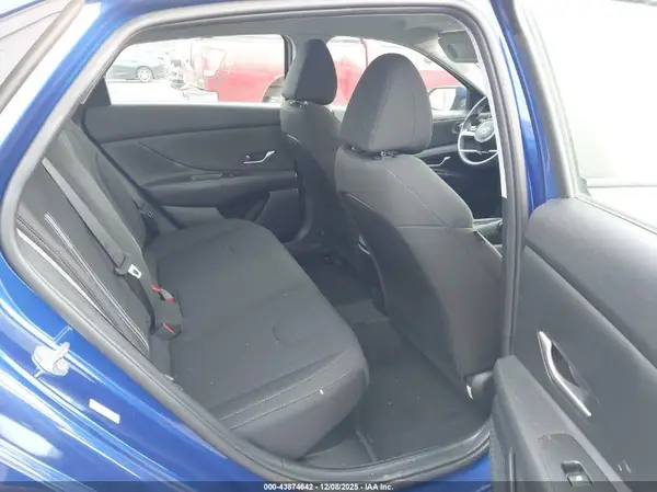 KMHLM4AJ7NU031533 2022 HYUNDAI ELANTRA - Image 8