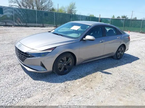 KMHLM4AJ7NU031662 2022 HYUNDAI ELANTRA - Image 2