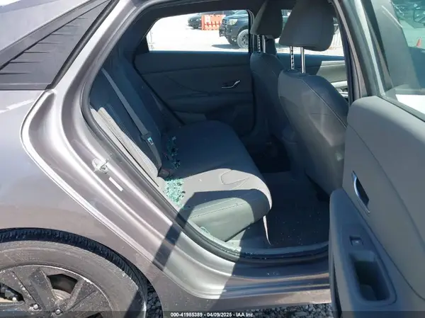 KMHLM4AJ7NU031662 2022 HYUNDAI ELANTRA - Image 8