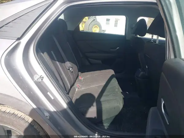 KMHLM4AJ7PU040042 2023 HYUNDAI ELANTRA - Image 8