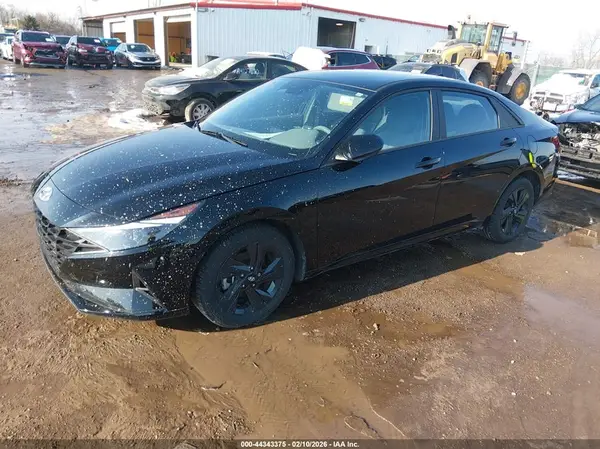 KMHLM4AJ7PU063692 2023 HYUNDAI ELANTRA - Image 2