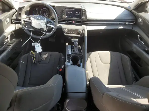 KMHLM4AJ8MU006056 2021 HYUNDAI ELANTRA - Image 8