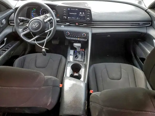 KMHLM4AJ8NU020766 2022 HYUNDAI ELANTRA - Image 8