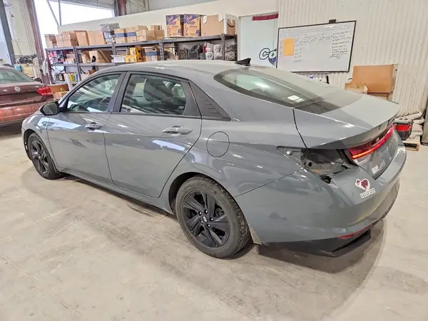 KMHLM4AJ8NU028544 2022 HYUNDAI ELANTRA - Image 2
