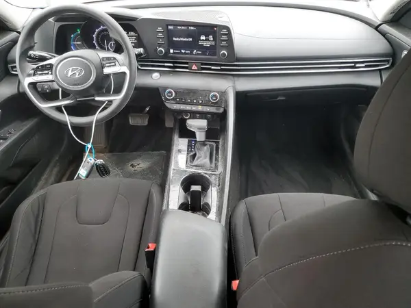 KMHLM4AJ8NU031170 2022 HYUNDAI ELANTRA - Image 8