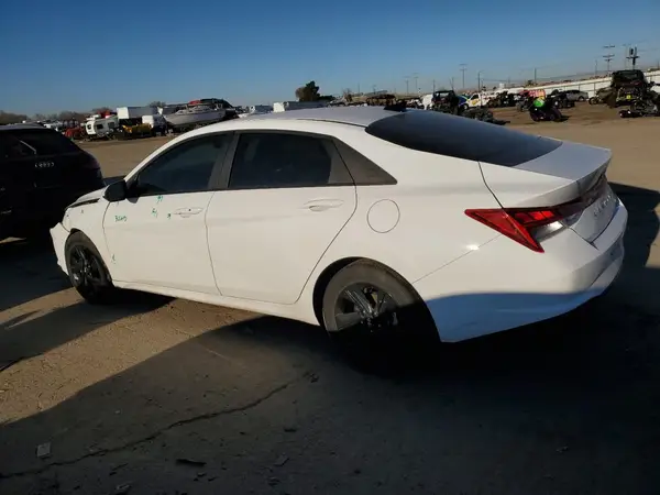 KMHLM4AJ8NU031721 2022 HYUNDAI ELANTRA - Image 2