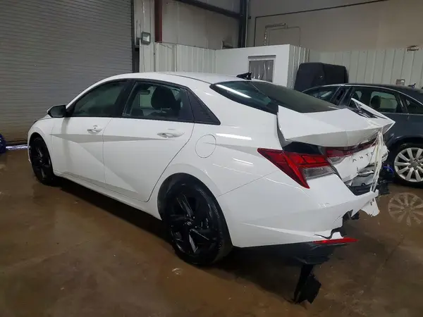 KMHLM4AJ8PU084907 2023 HYUNDAI ELANTRA - Image 2