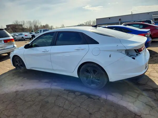 KMHLM4AJ9NU031923 2022 HYUNDAI ELANTRA - Image 2