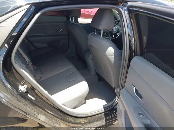 KMHLM4AJ9PU033593 2023 HYUNDAI ELANTRA - Image 8