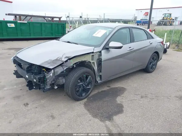 KMHLM4AJ9PU033657 2023 HYUNDAI ELANTRA - Image 2