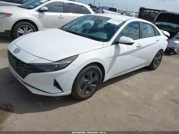 KMHLM4AJ9PU046537 2023 HYUNDAI ELANTRA - Image 2