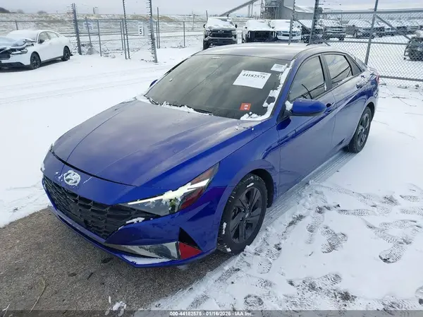 KMHLM4AJXNU013091 2022 HYUNDAI ELANTRA - Image 2