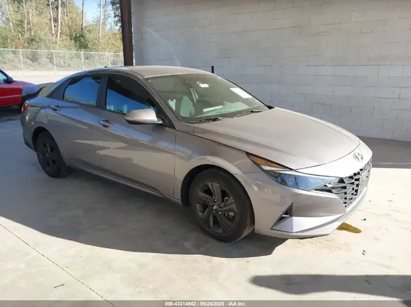 KMHLM4AJXNU023927 2022 HYUNDAI ELANTRA - Image 1