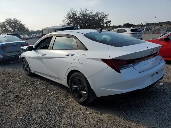 KMHLM4AJXNU023944 2022 HYUNDAI ELANTRA - Image 2