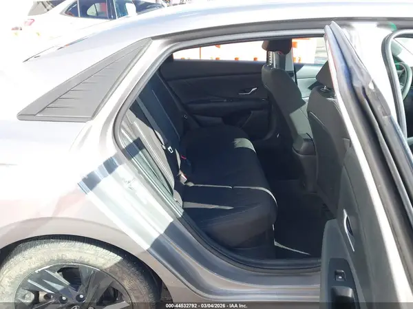 KMHLM4AJXNU024091 2022 HYUNDAI ELANTRA - Image 8