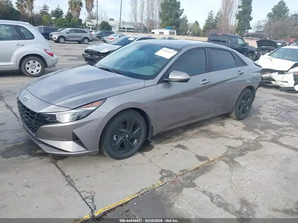 KMHLM4AJXNU025886 2022 HYUNDAI ELANTRA - Image 2