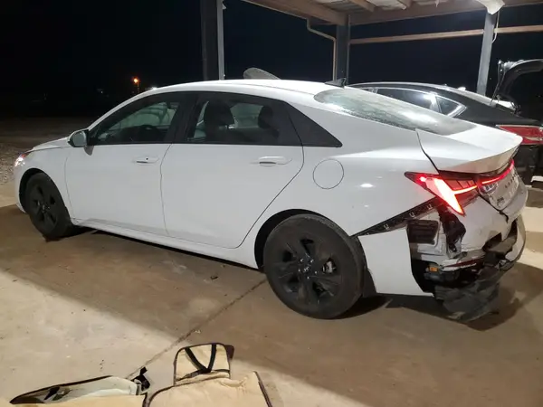 KMHLM4AJXNU031168 2022 HYUNDAI ELANTRA - Image 2