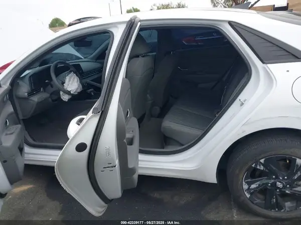 KMHLM4AJXPU077943 2023 HYUNDAI ELANTRA - Image 8